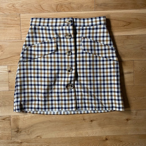Adorable Plaid Skirt with Wooden Buttons - Picture 1 of 2